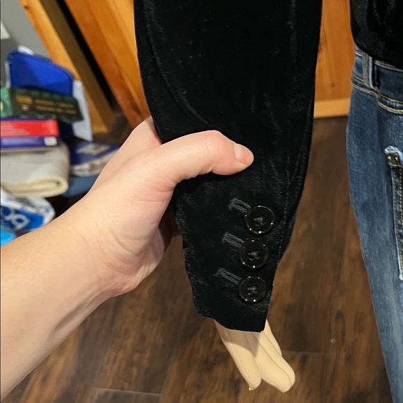 GAP Women's Black Velvet Blazer - Picture 6 of 6